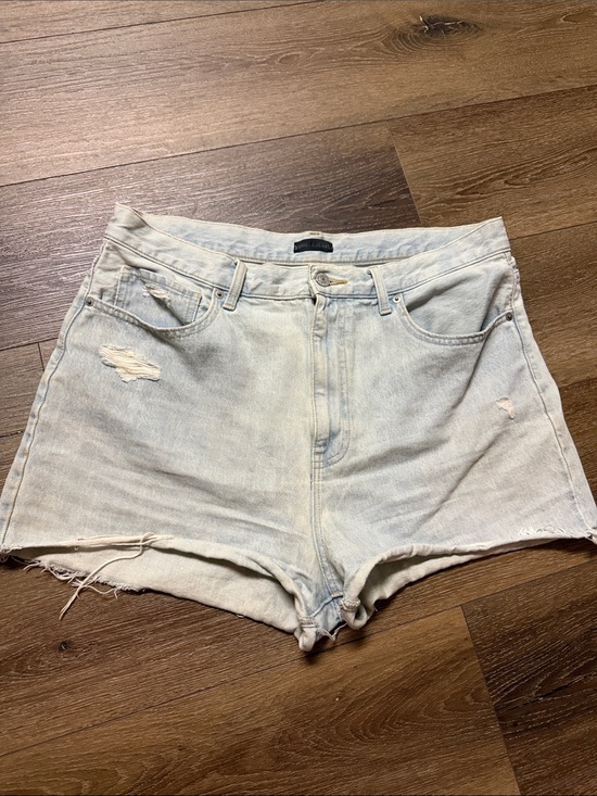Uniqlo Pants - Uniqlo Light Wash Denim High-Rise Women’s Shorts